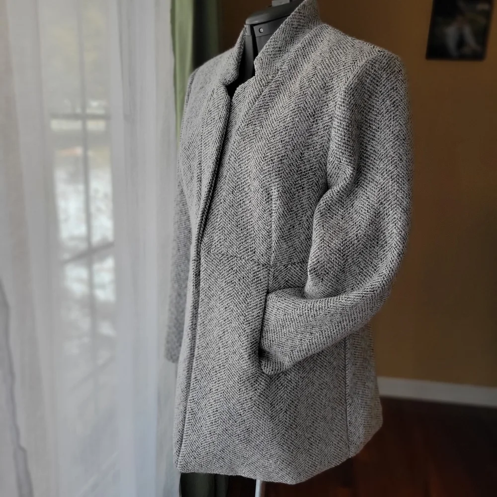Vici Tayshia Wool Gray Patterned Jacket with Pockets Tapered Waist Size Medium - Picture 2 of 10